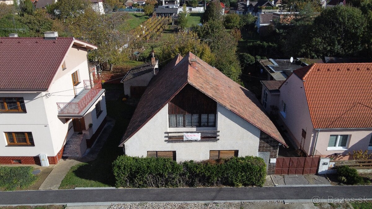 RODINNÝ DOM V CENTRE VINIČNÉHO S VEĽKÝM POZEMKOM 1093 m²