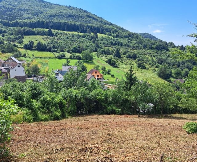 Slnečný stavebný pozemok 1319m2, Čavoj