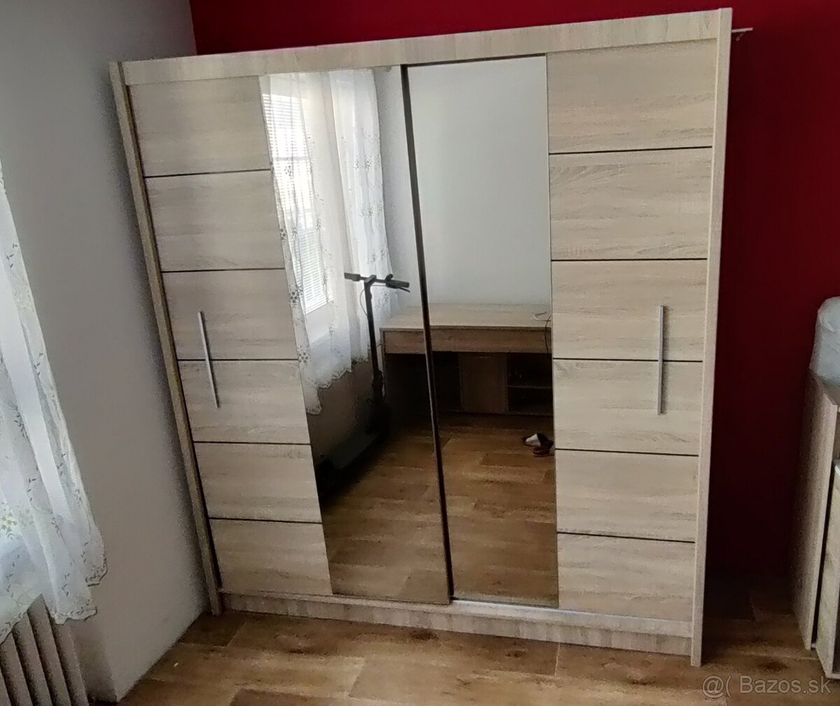 Šatníkova skriňa