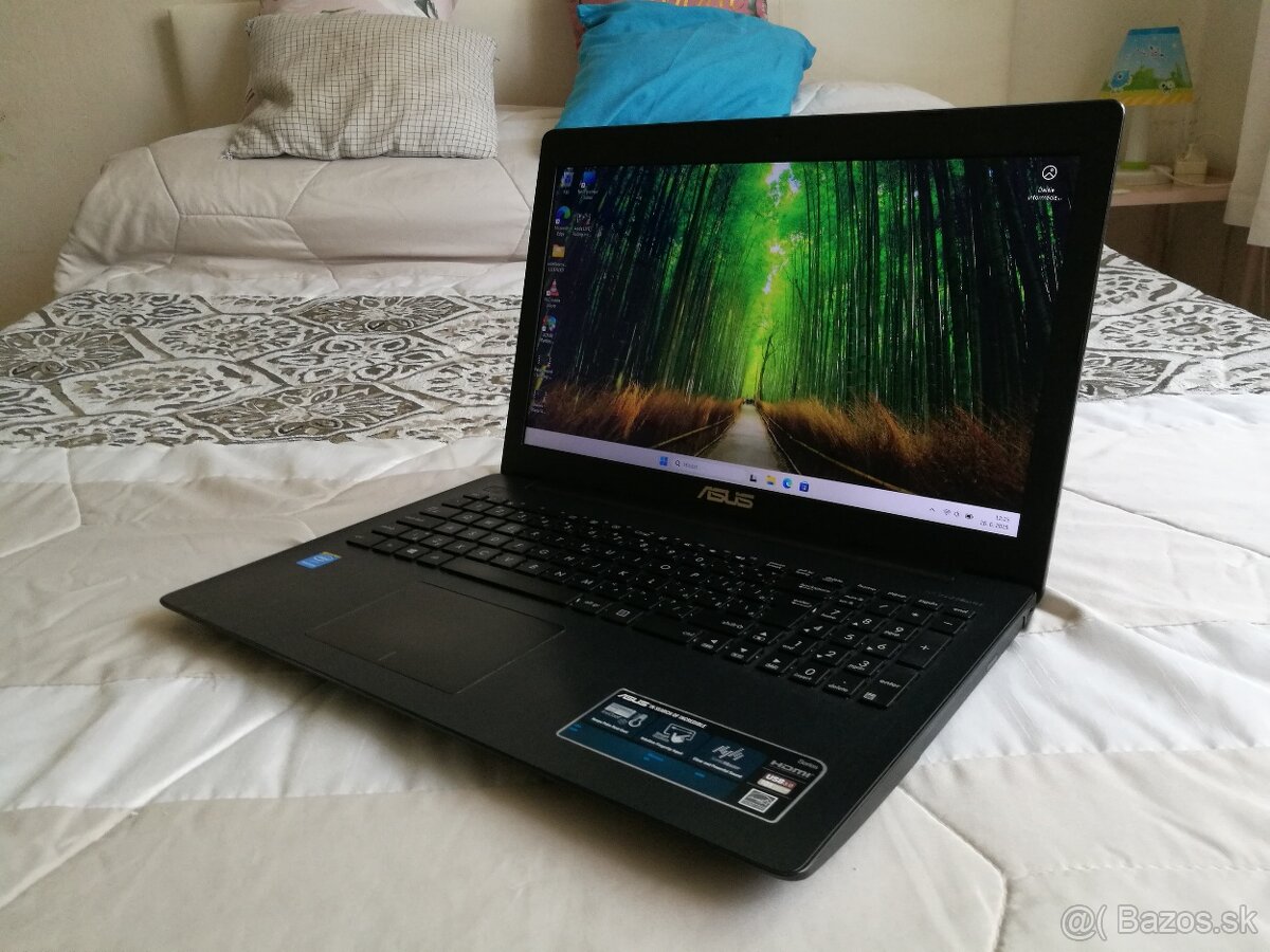 Asus X553. 4-Jadro. 2 x disk/SSD 128 + 500 GB. Nová 8 GB RAM