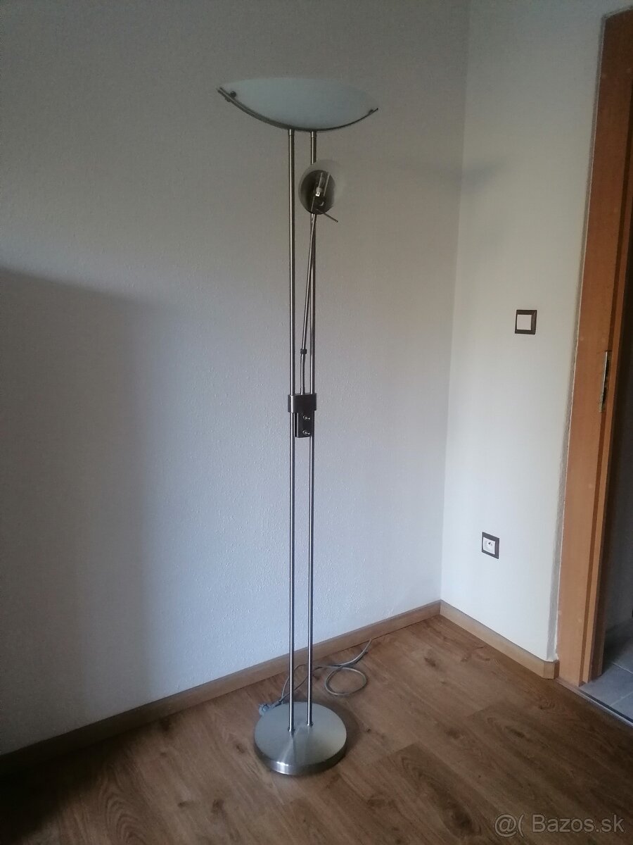 Stojaca lampa