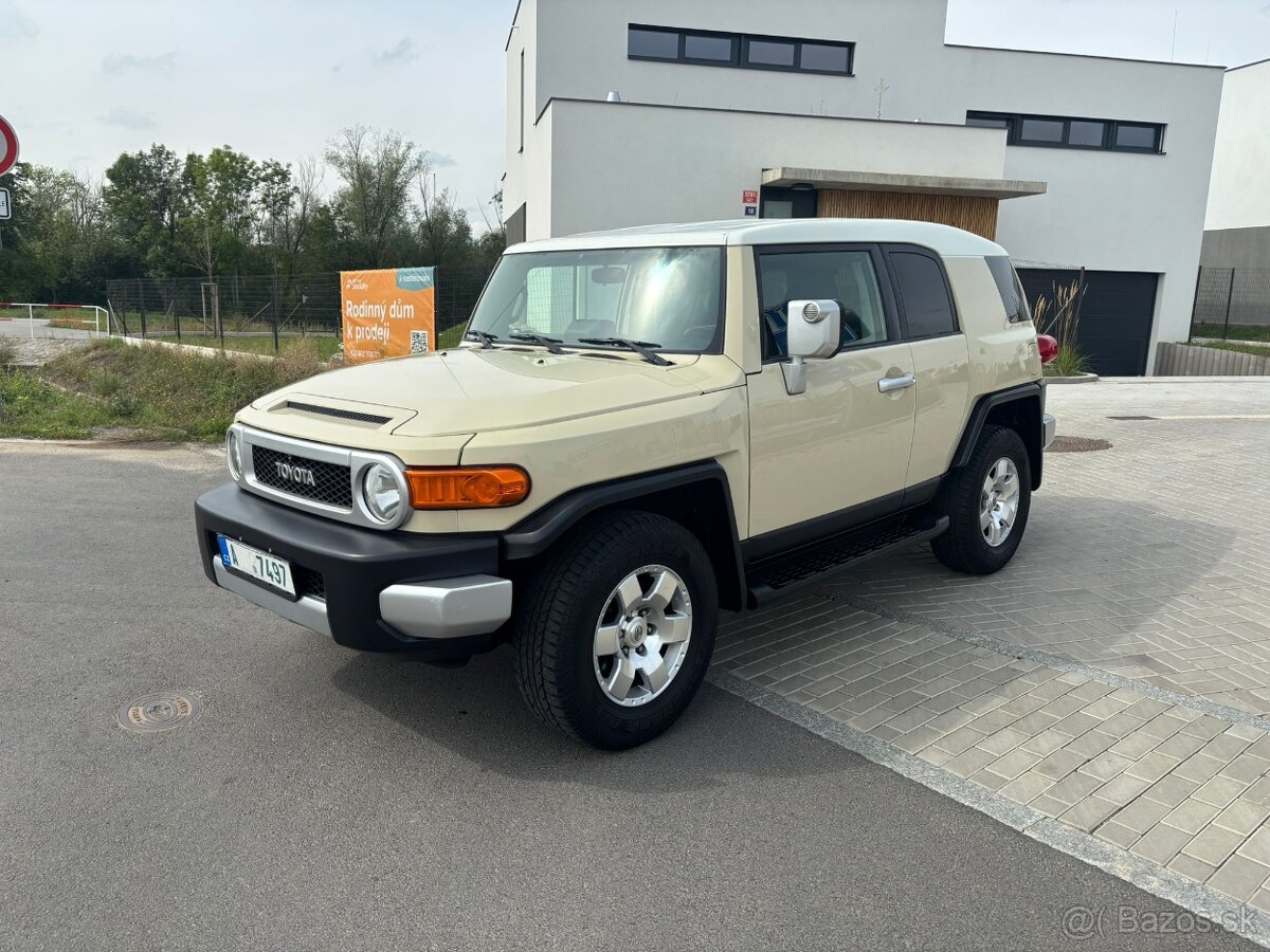Toyota FJ Cruiser bez koroze, skvělý originální stav