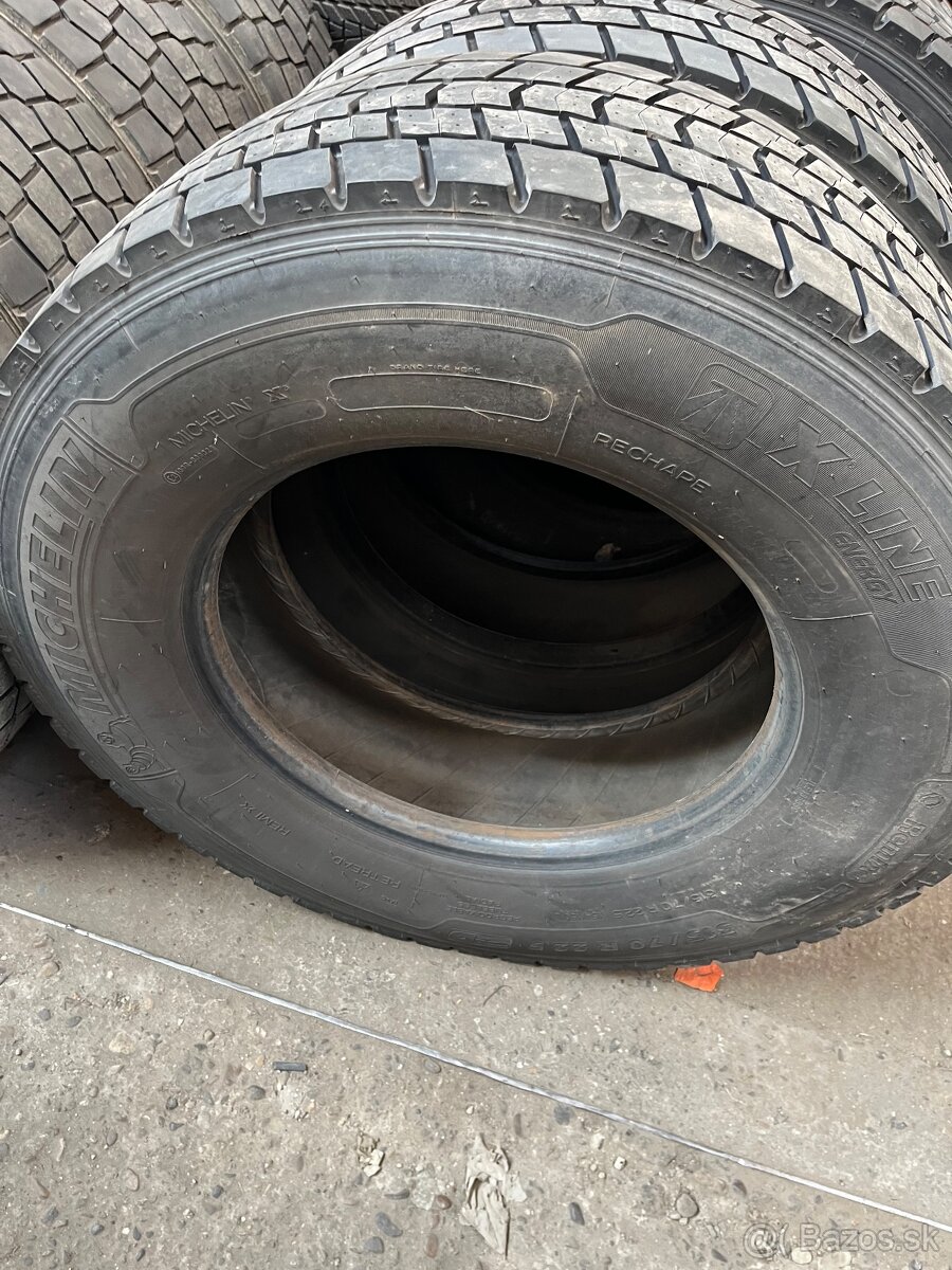 Predám 315/70R22,5