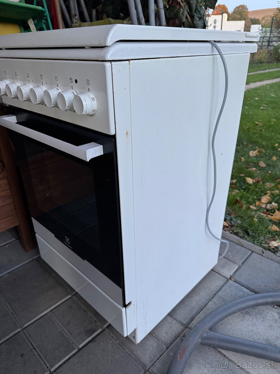 Ponúkam kombinovaný sporák Electrolux