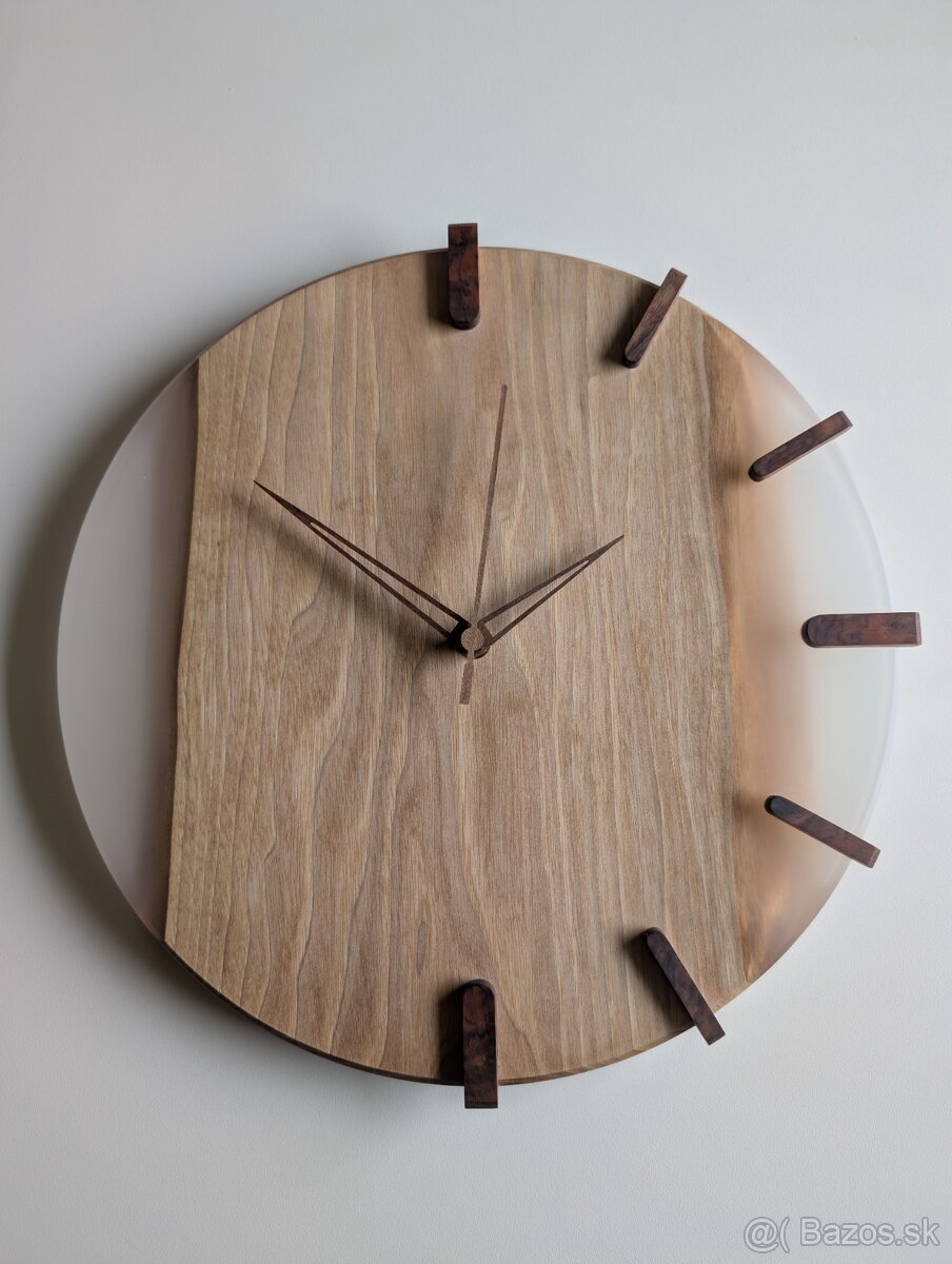 Nástenné hodiny
