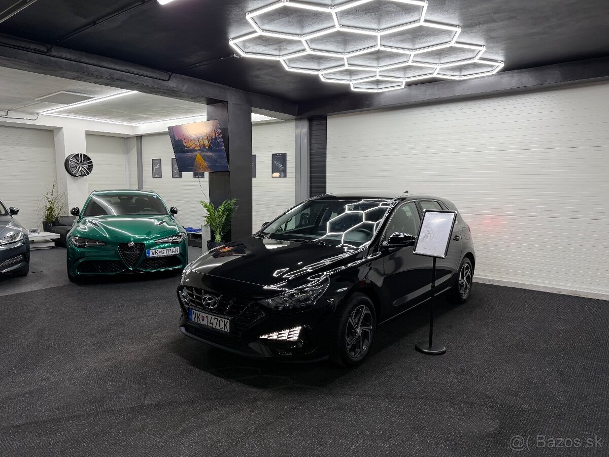 Hyundai i30 2022 1.5dpi atmosféra 81kw benzín FAMILY 1majitľ