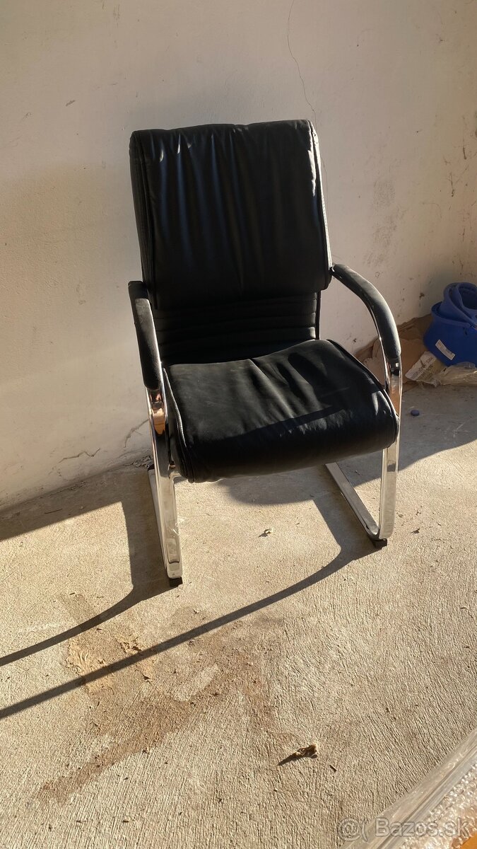 Predám kožené kancelárske kreslo – kvalitné, zachovalé