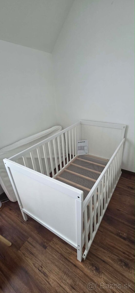 Drevena detska postielka