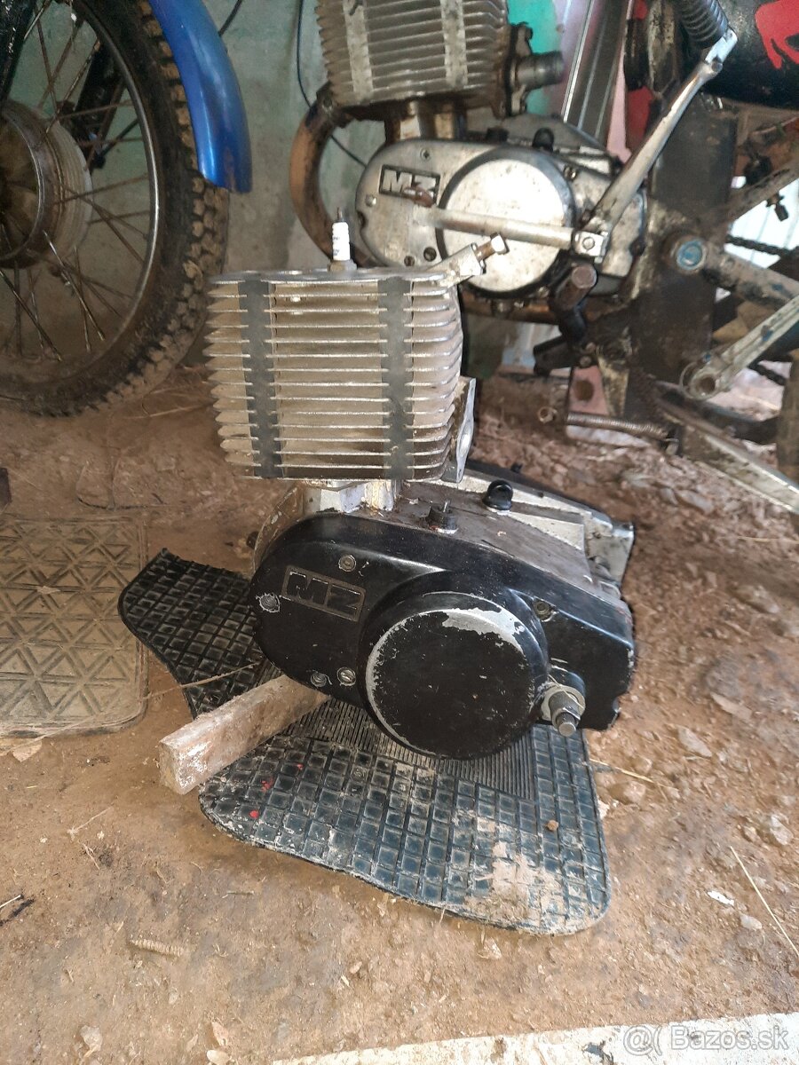 Predám motor mz150