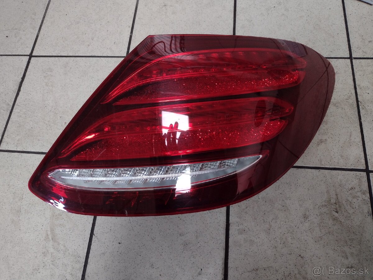 Zadné svetlo Mercedes E w213