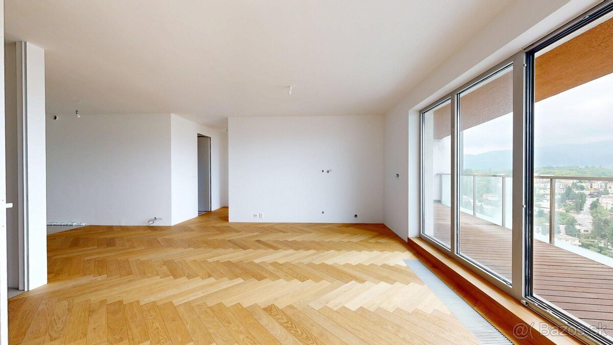 Na predaj, trojizbový byt 137 m2, 19. poschodie, Amfiteáter,