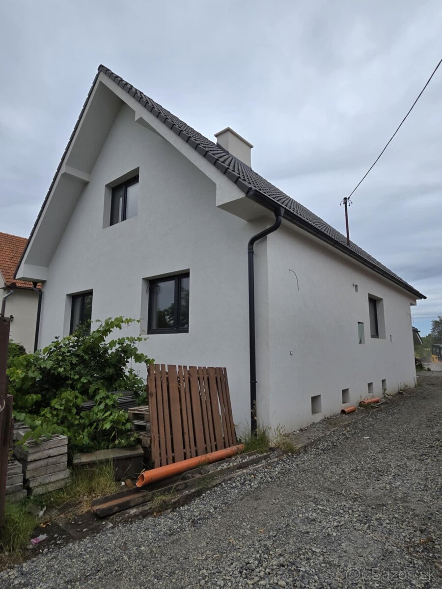 Kompletne zrekonštruovaný rodinný dom v Hr. Kľačanoch