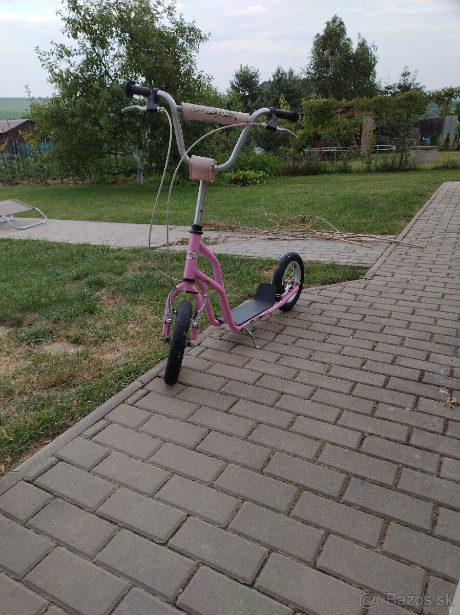 Dievčenská kolobežka