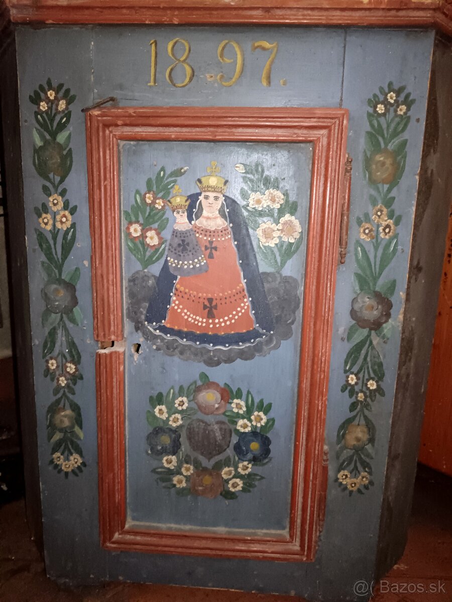 Starožitná drevená rohová skrinka