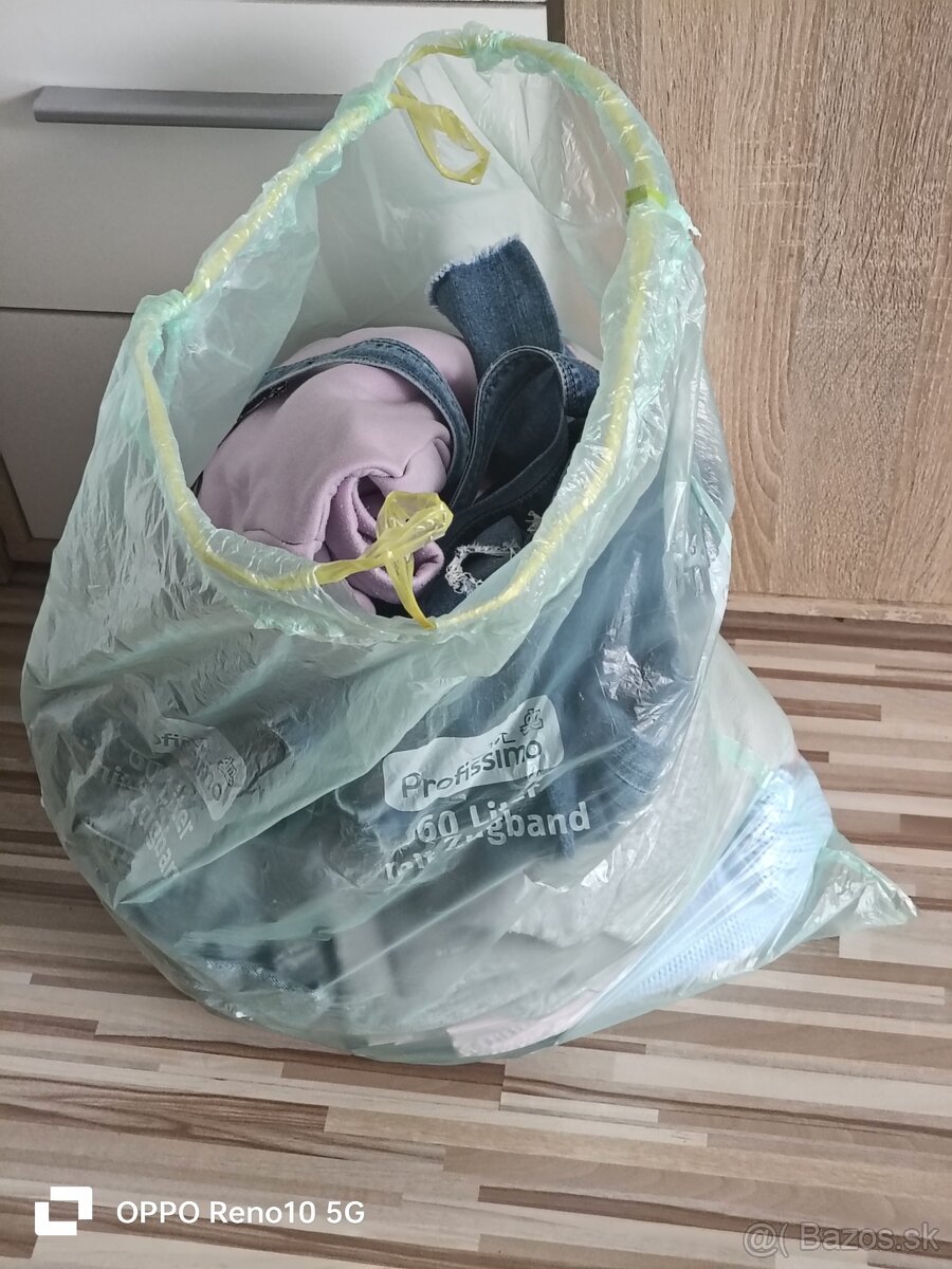 Balík oblečenia pre slečnu