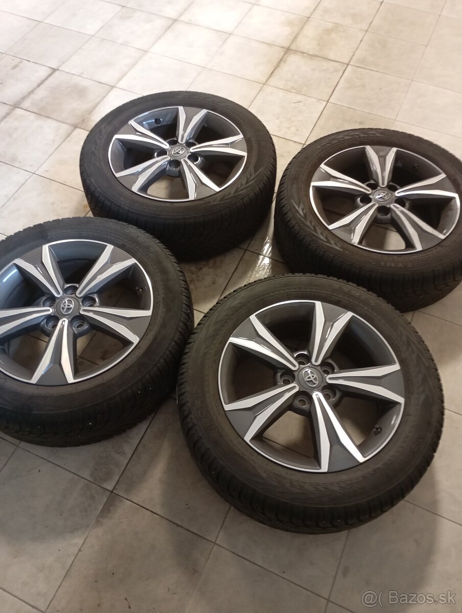 Zimné pneu 215/60/17 + originál Toyota disky
