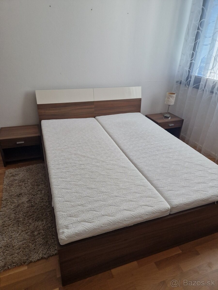 Manželská posteľ 160x200