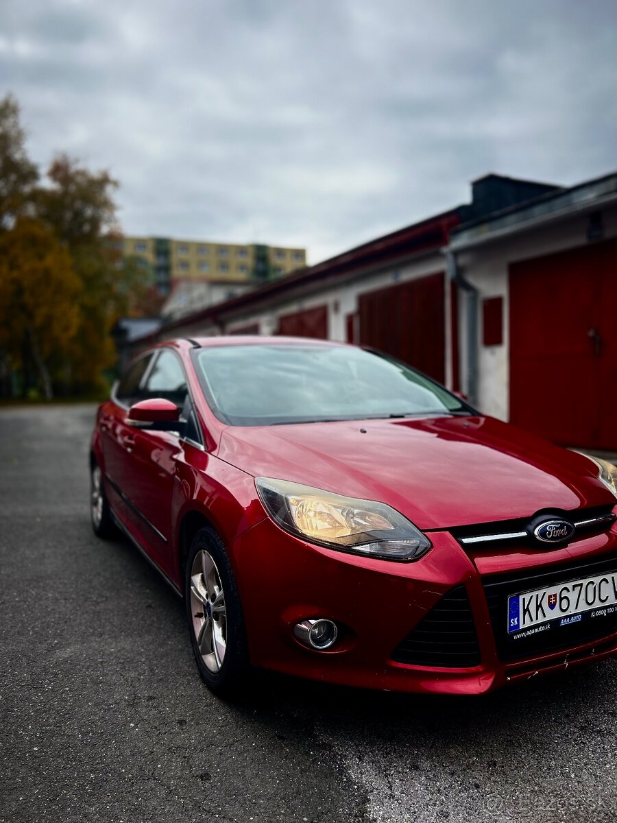 FORD focus 2012 hatchback