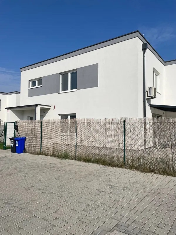 Útulný 3-izbový rodinný dom s krásnou záhradou - Rovinka