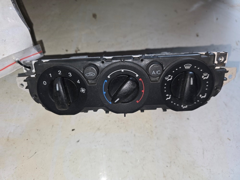 Ovládanie kúrenia Ford Focus II 3M5T19980BD