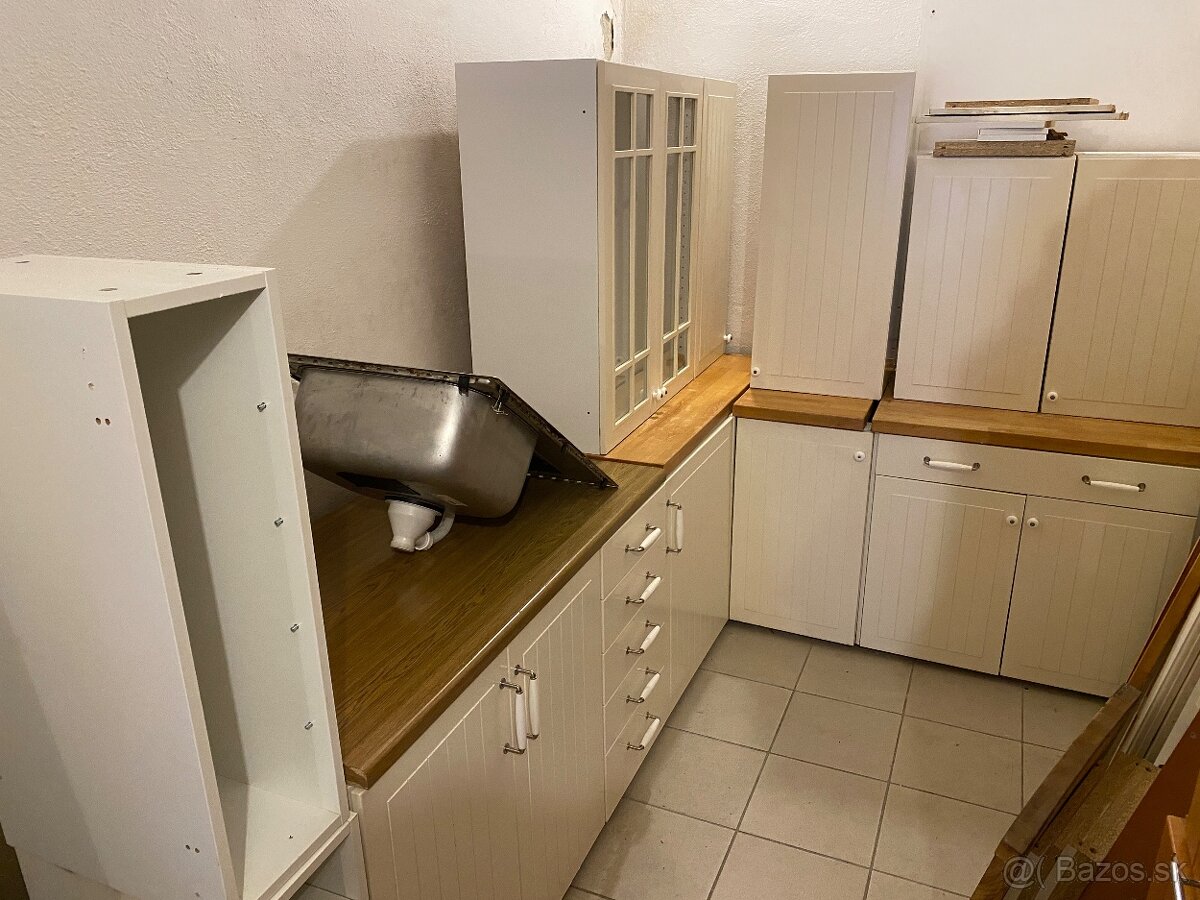 Kuchynská linka Ikea biela rustikálna