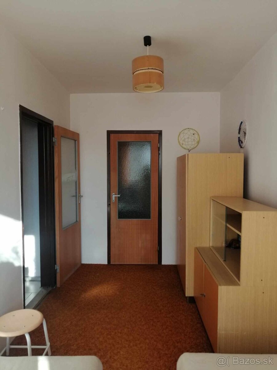 Na predaj 4 izbový byt Brezová pod Bradlom