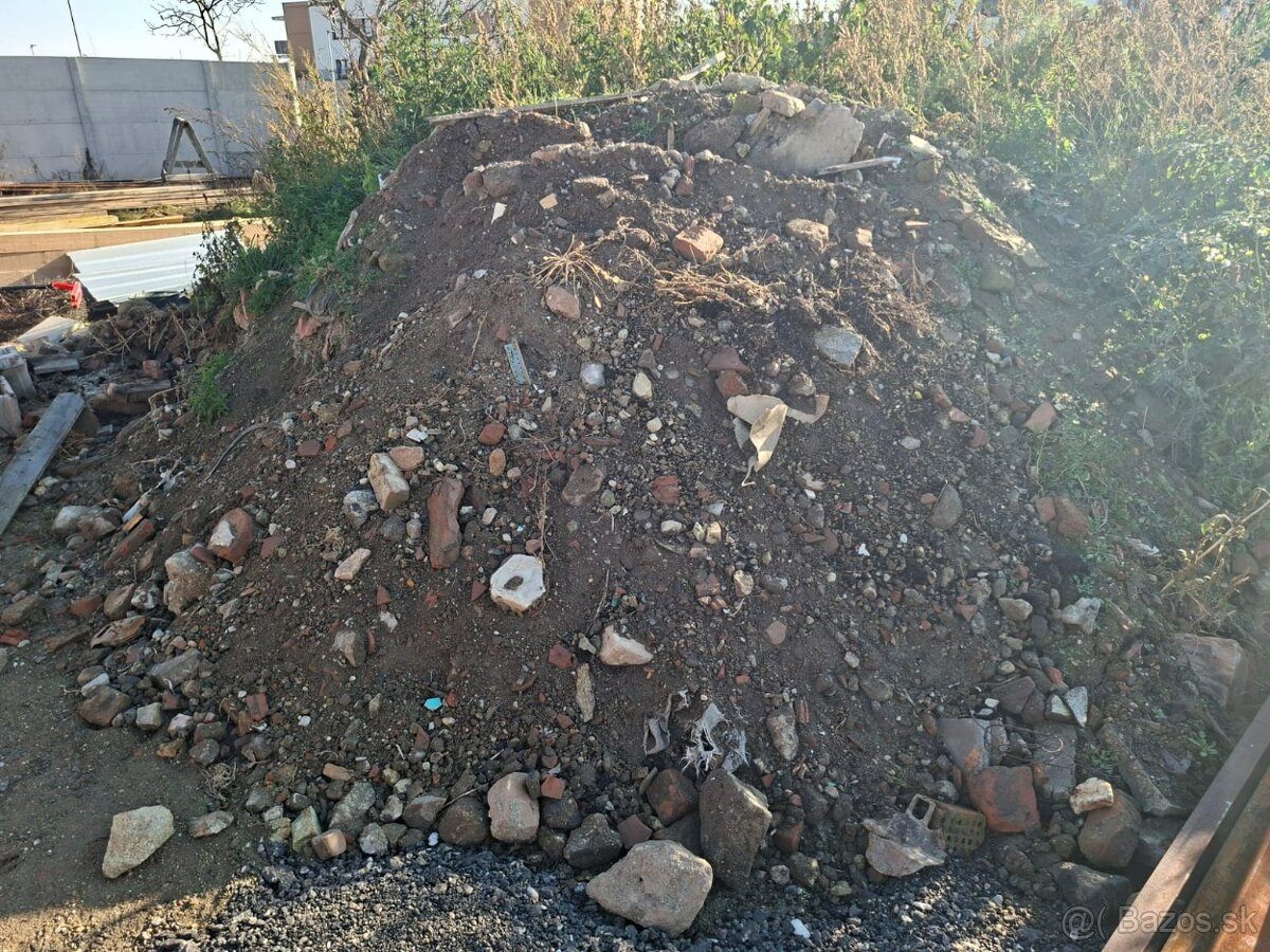 Darujem zásypovú zeminu