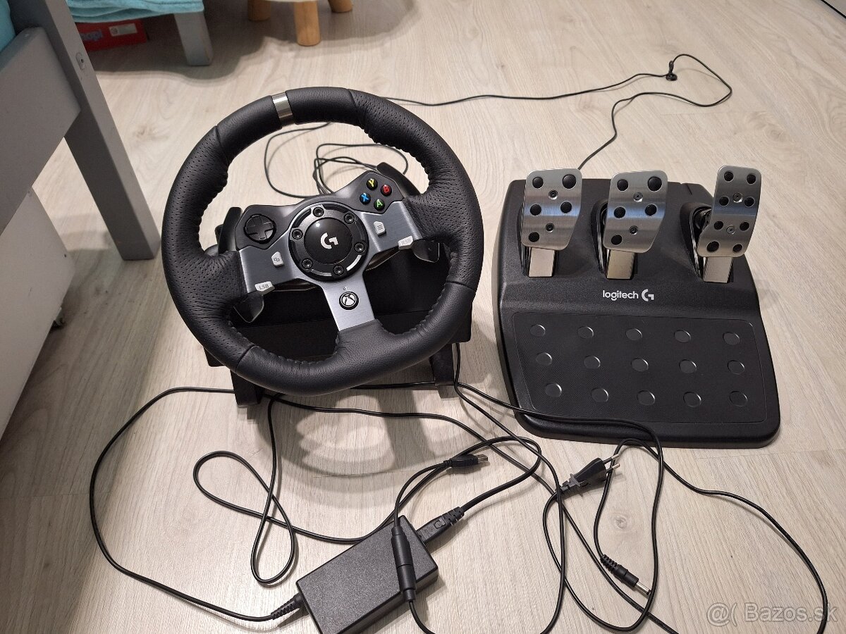 Logitech G920 Driving Force s pedálmi