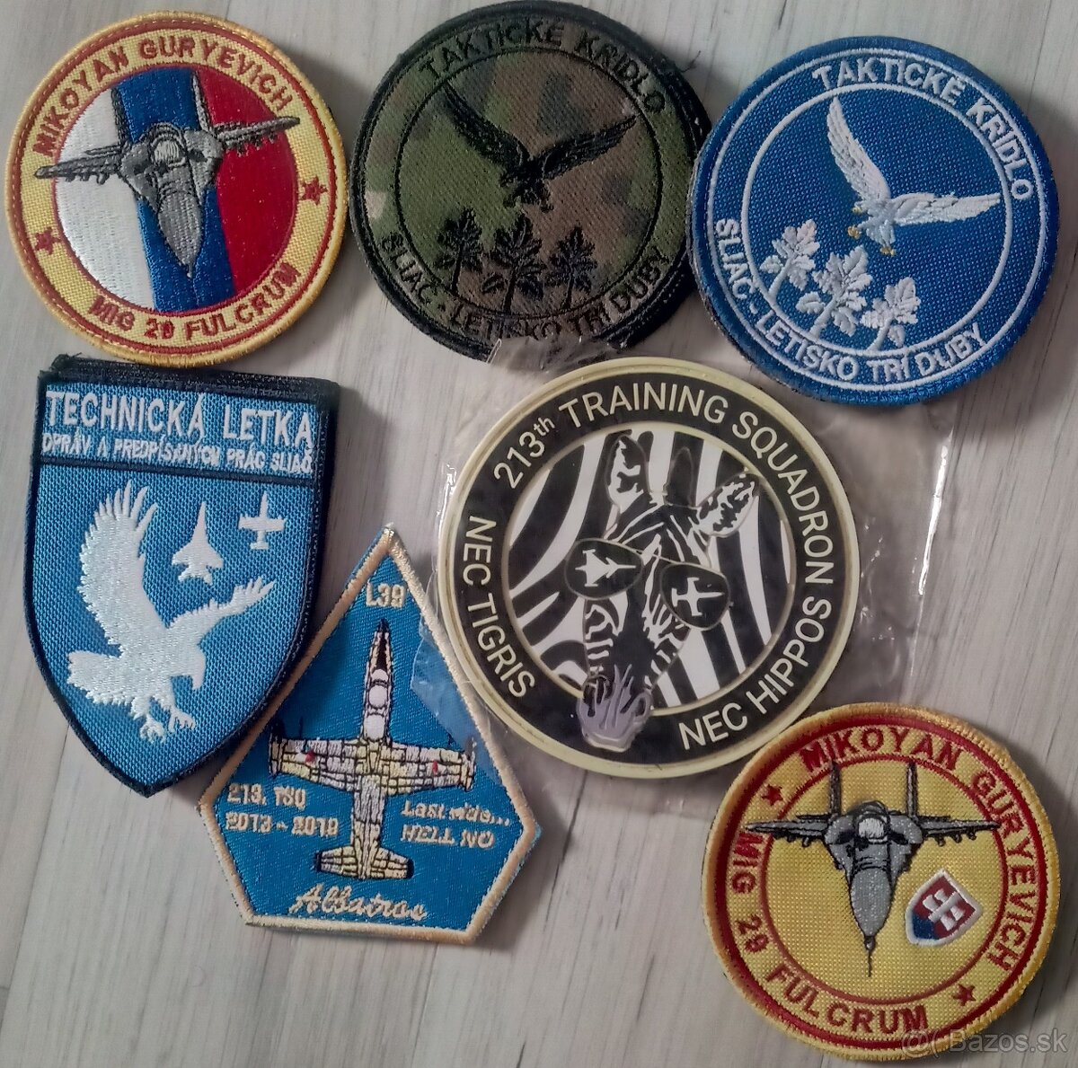 Letecké nášivky, mince, magnetky