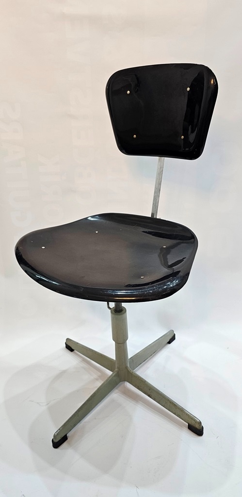 industriálna otočná stolička