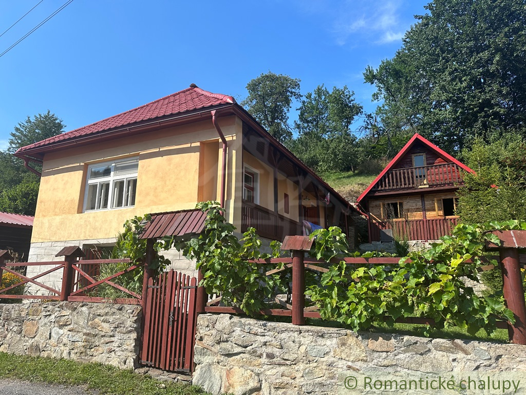 Chalupa v horskej obci Krokava