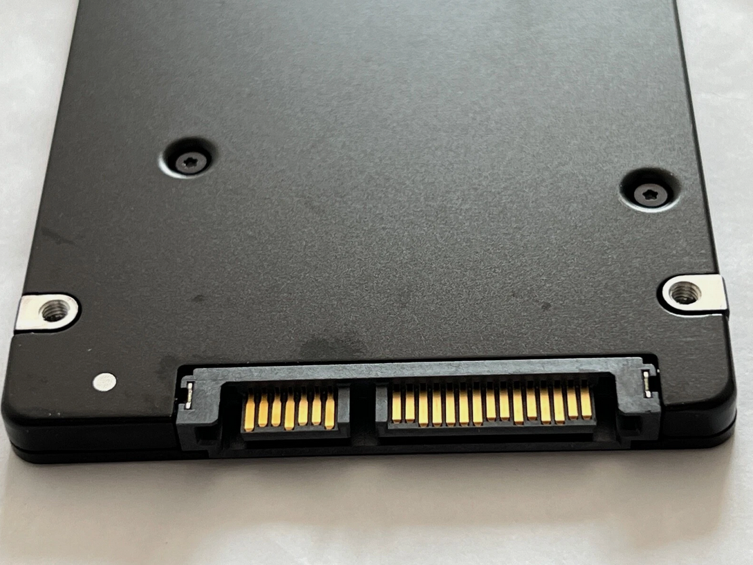Predám 8TB Samsung SSD PM883