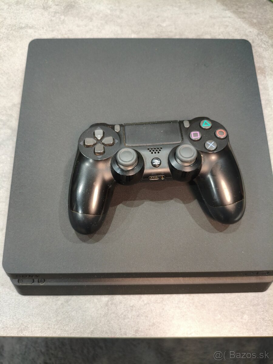Playstation 4 / PS4 slim 1tb / 1000gb