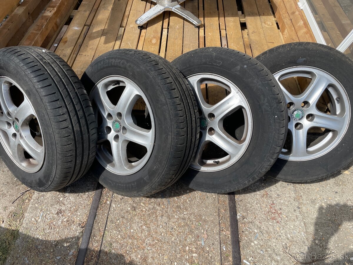 Predam sadu na Octavia 1 (pneu na výmenu) 195/65 R15