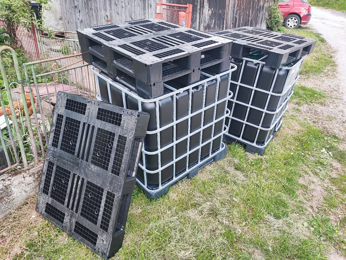 Potravinárske čierne 1000L ibc kontajnery sudy