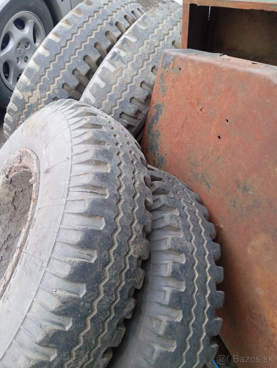 ZETOR Vlečka 5T za ZETOR pneumatiky 8.25-15