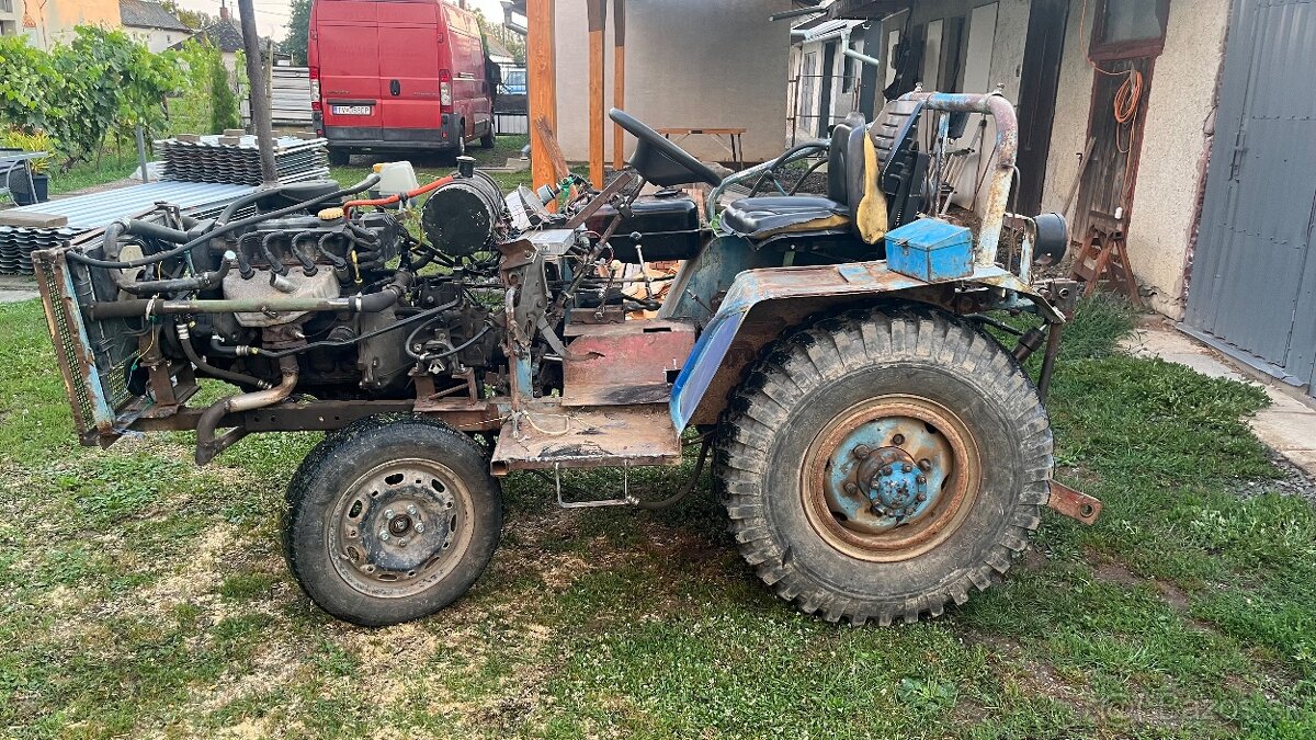 Malotraktor domacej vyroby s prislusenstvom