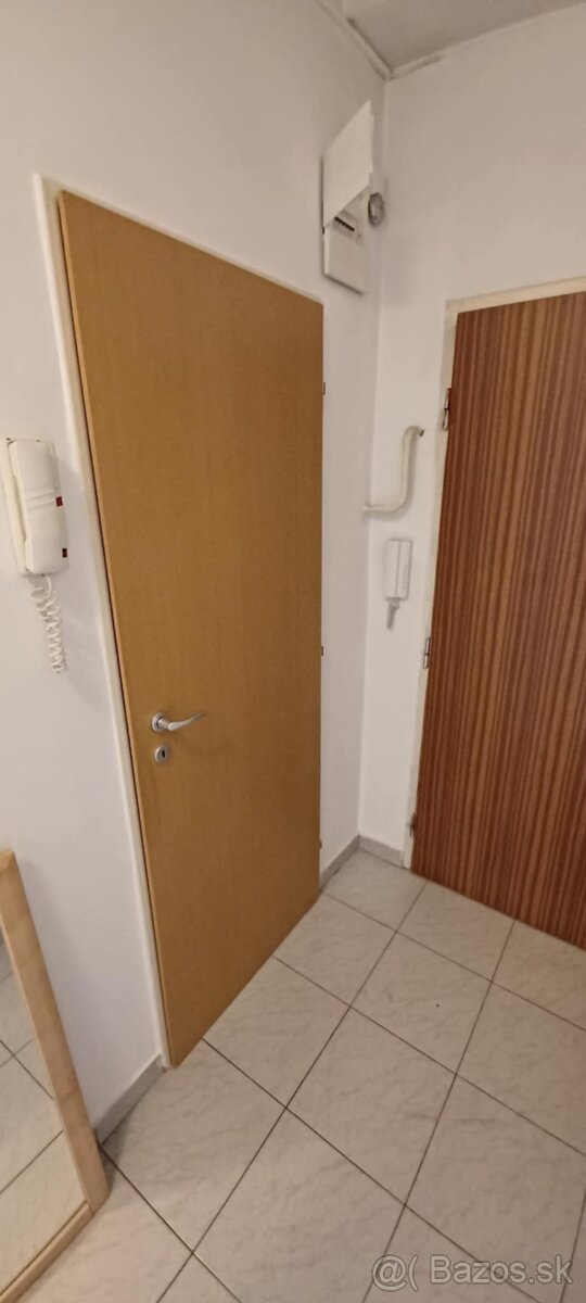 Interiérové dvere – rôzne rozmery a v dobrom stave