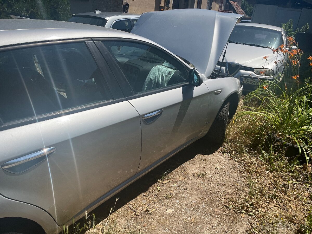 Rozpredám alfa romeo 159sw 2009