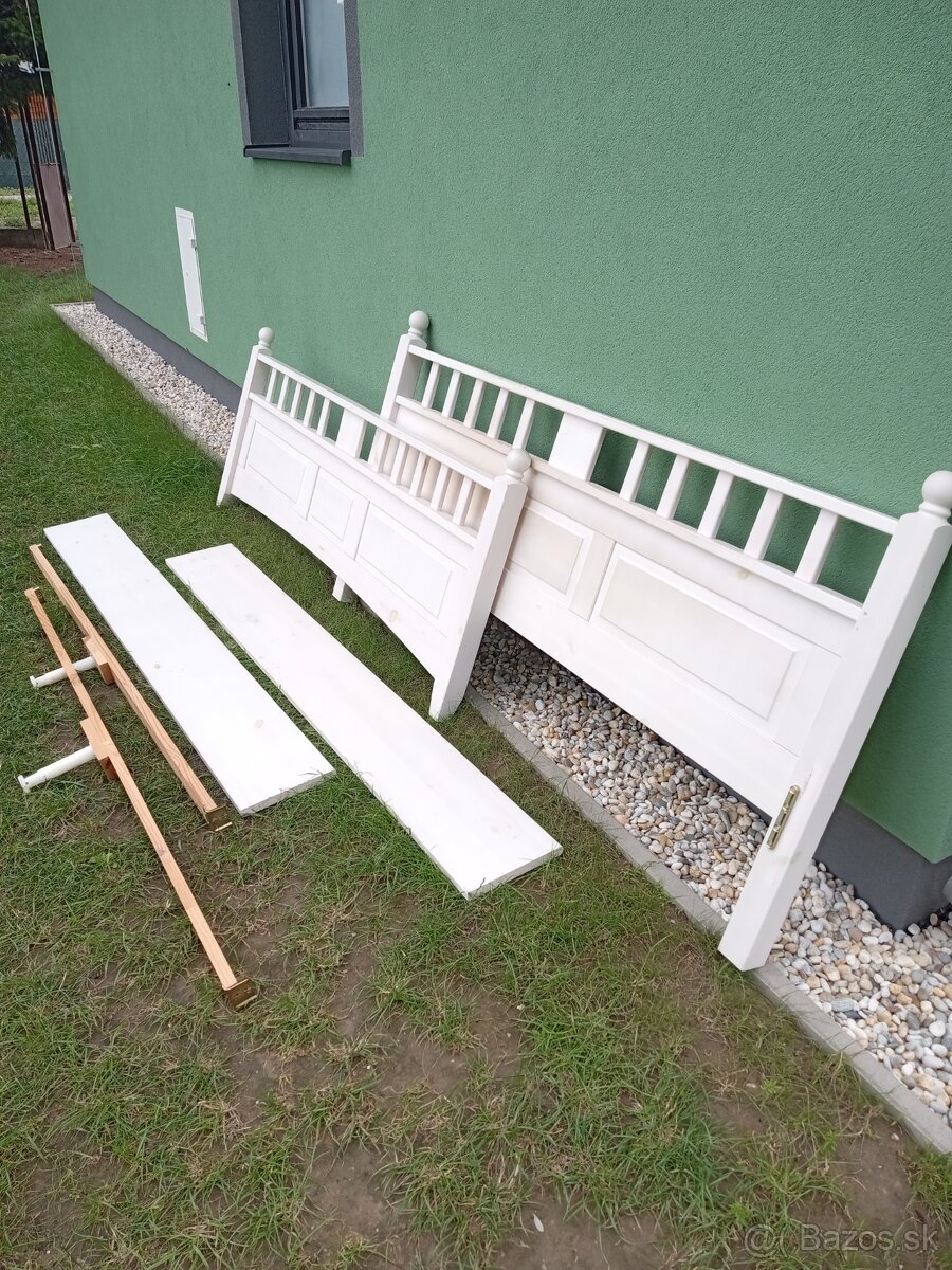 Manželská posteľ z masívu