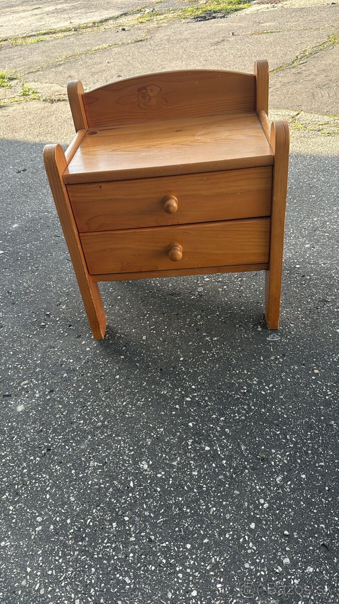 Nocny stolik z masivu