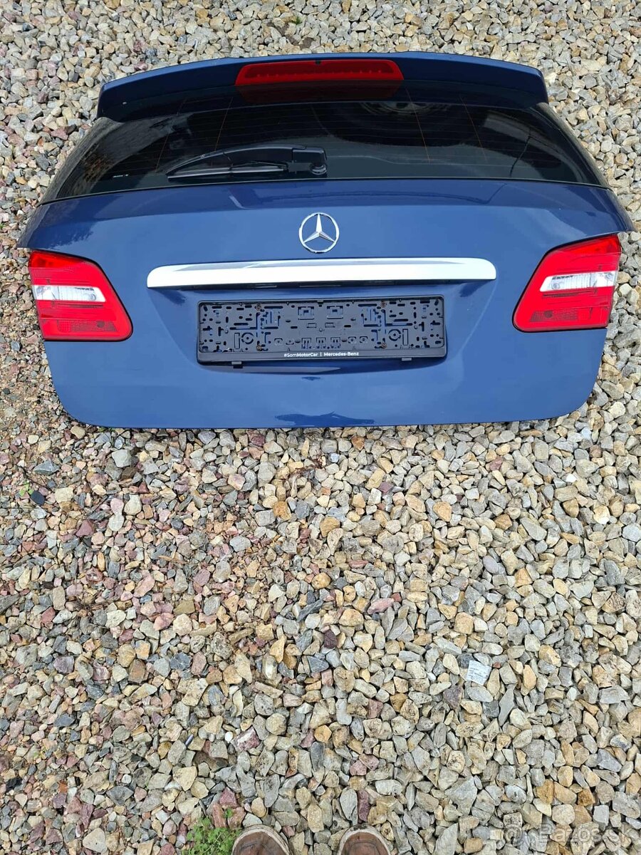 Kufrové dvere Mercedes B W246