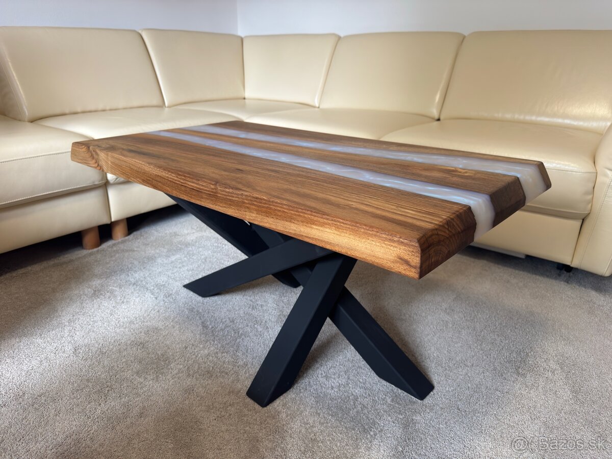 Biely epoxidový stôl