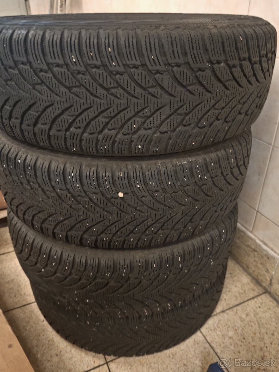 215/65R17 zimné Nokian