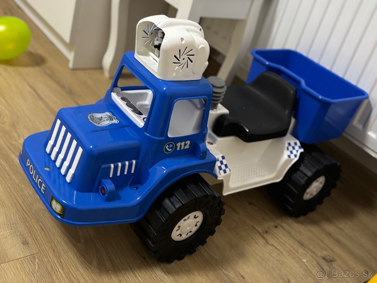 Predám policajné auto pouzite par krat...