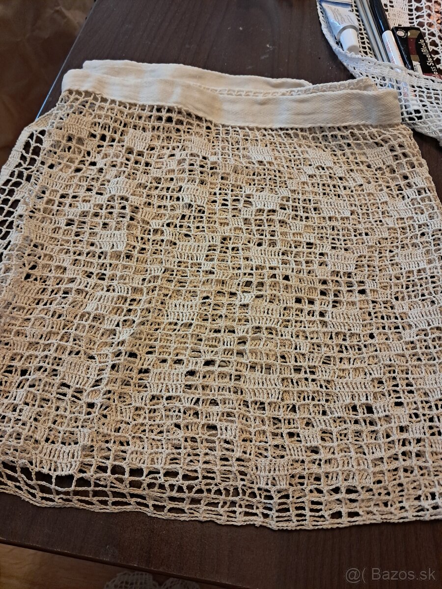 Starožitná háčkovaná záclonka