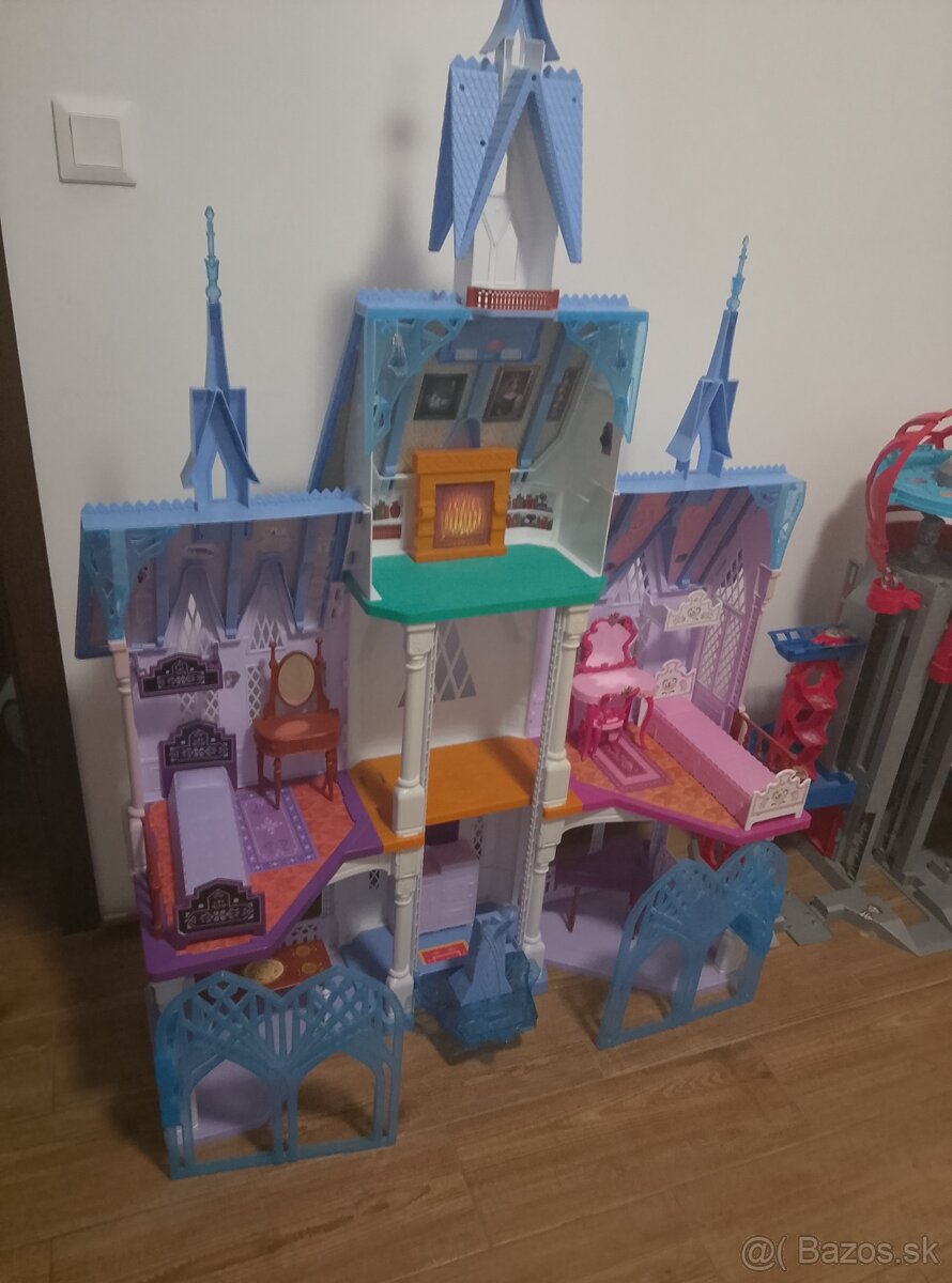 Predám veľký hrad frozen