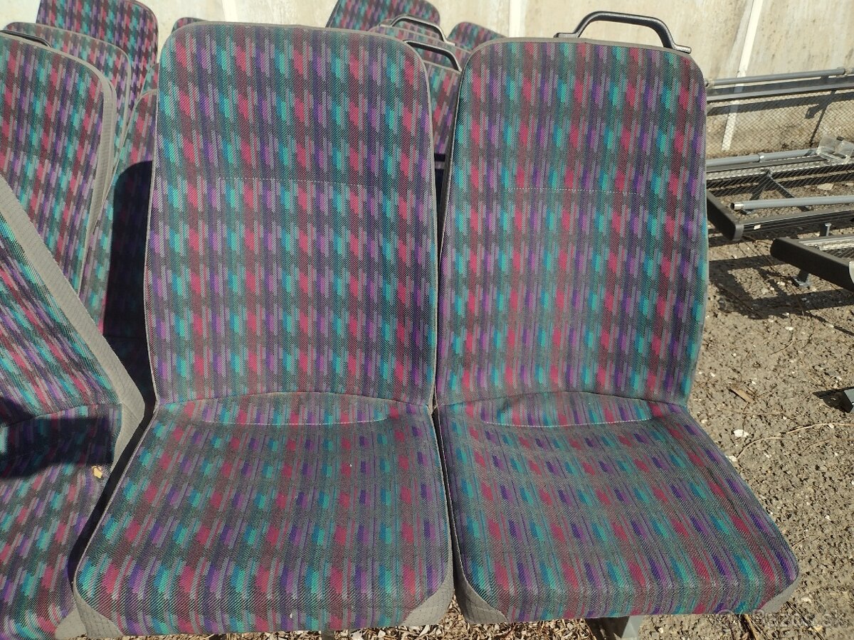 Sedadlá z autobusu SOR