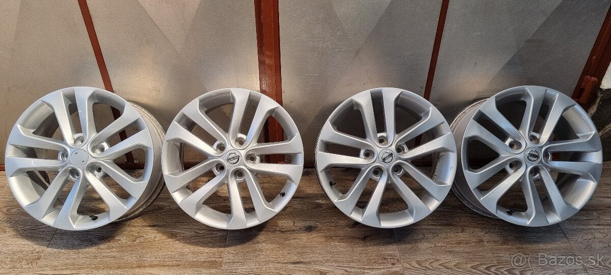 Predám originál Nissan Juke elektrony 5x114,3 R17 Rozmer: 7J