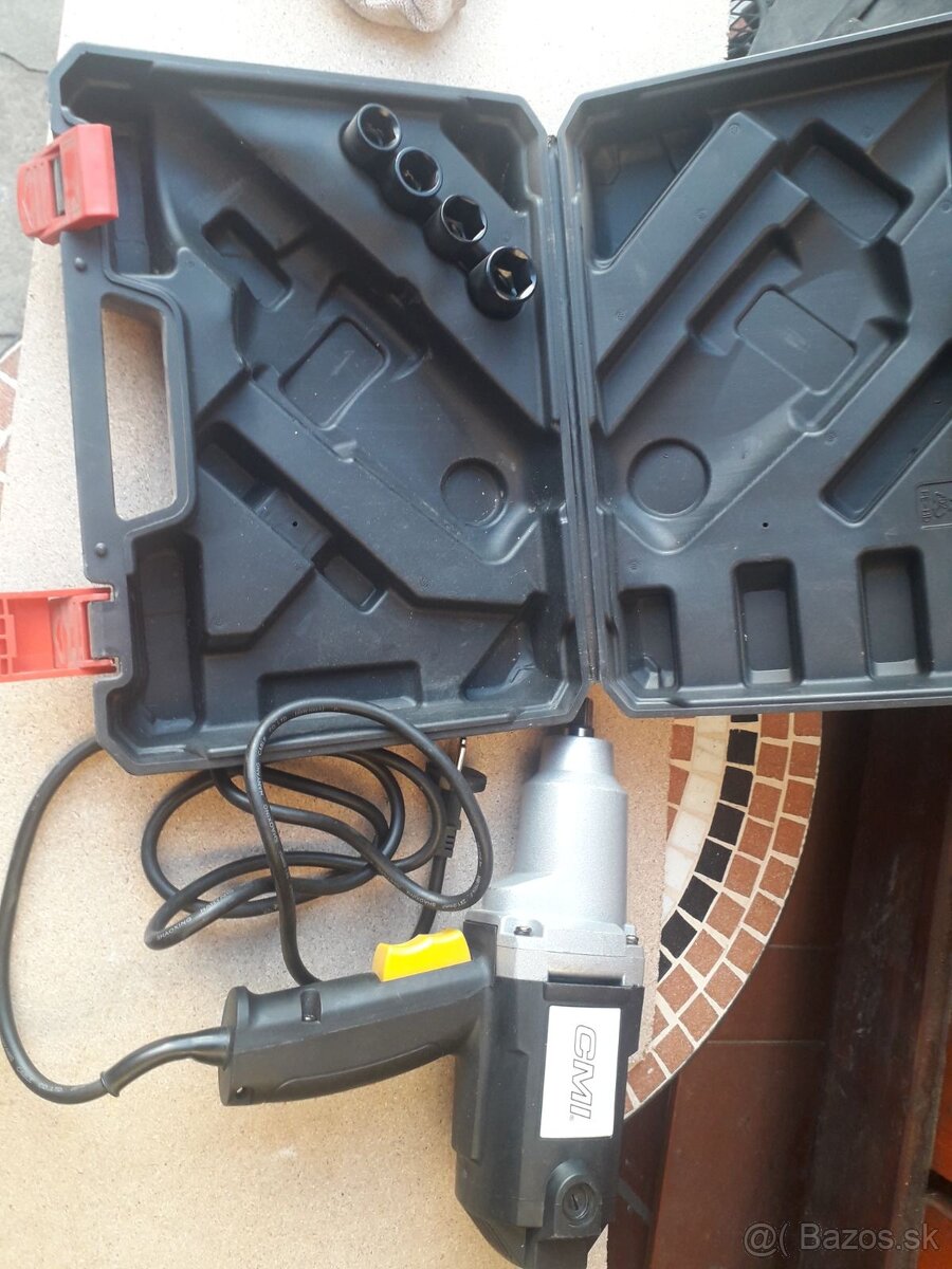 Uťahovak elektrický